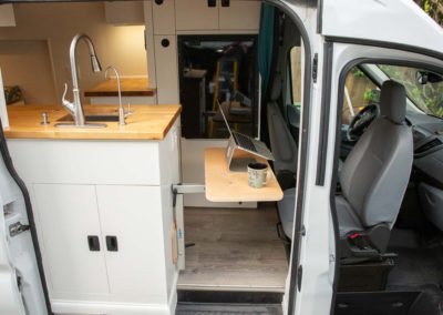Front office in swiveling passenger seat